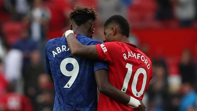 COVID - 19: Qutro jogadores positivos na terceira fase de testes aos jogadores em Inglaterra